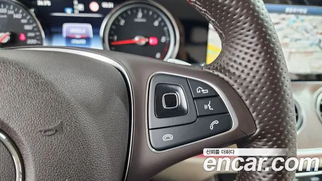 Mercedes-Benz E-Class 2017 — фото 17