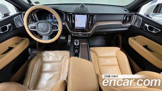Volvo XC60 2023 — фото 10