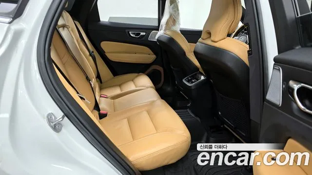 Volvo XC60 2023 — фото 18