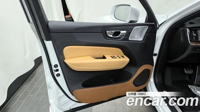 Volvo XC60 2023 — фото 14