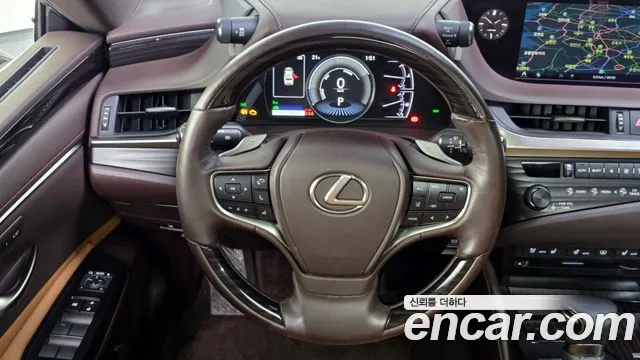 Lexus ES 2019 — фото 13
