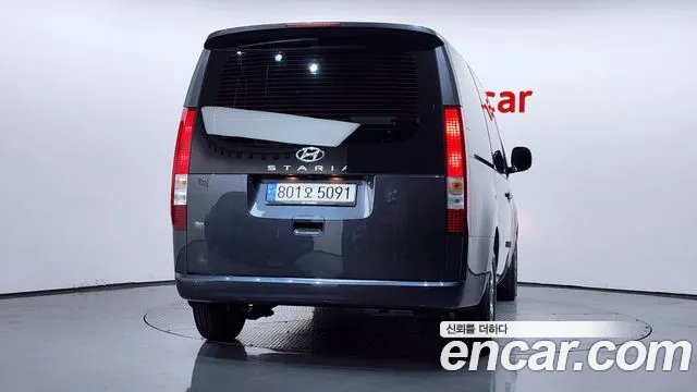 Hyundai Staria 2023 — фото 4