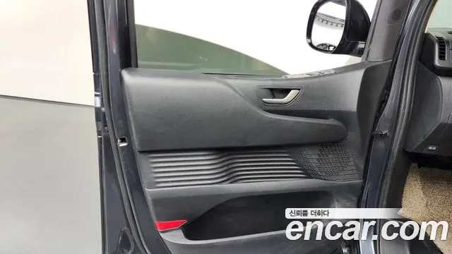 Hyundai Staria 2023 — фото 15