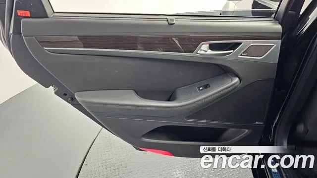 Genesis G80 2017 — фото 15