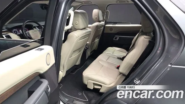 Land Rover Discovery 2018 — фото 12