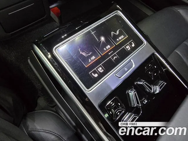 Audi A8 2021 — фото 19