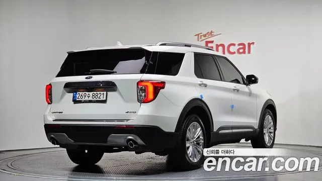 Ford Explorer 2022 — фото 2