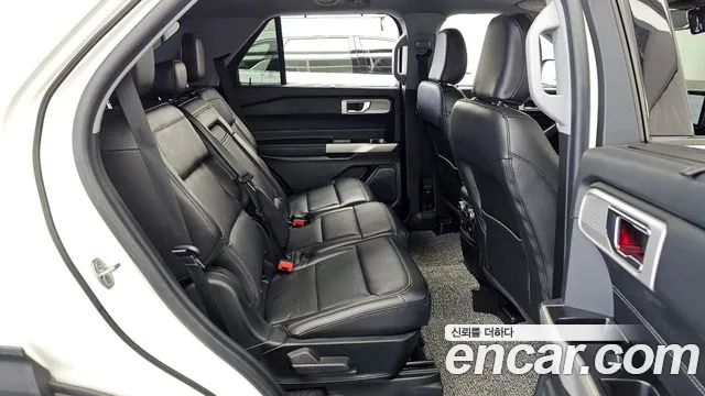 Ford Explorer 2022 — фото 18