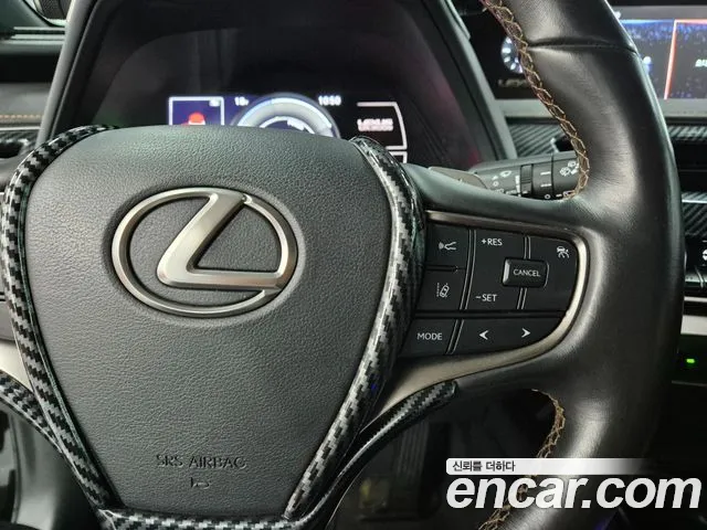 Lexus UX 2022 — фото 13