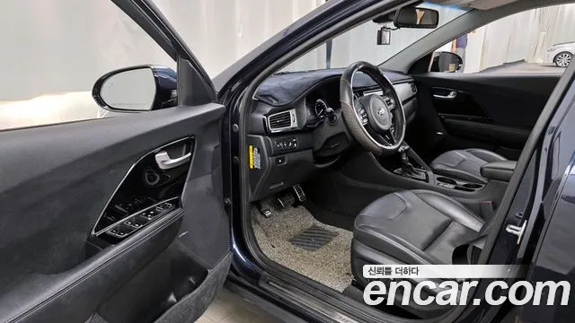 Kia Niro 2017 — фото 13