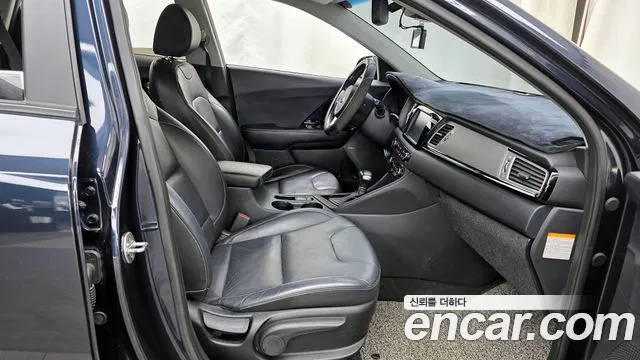 Kia Niro 2017 — фото 17