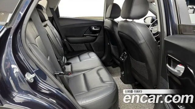 Kia Niro 2017 — фото 18