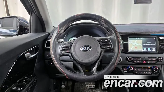 Kia Niro 2017 — фото 19
