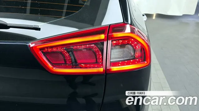 Kia Niro 2017 — фото 9