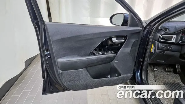 Kia Niro 2017 — фото 14