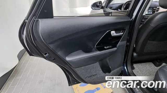 Kia Niro 2017 — фото 15