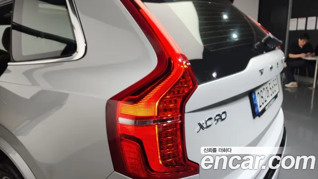 Volvo XC90 2021 — фото 9