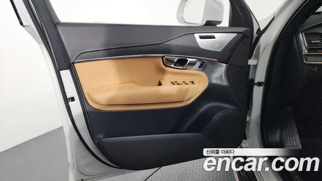 Volvo XC90 2021 — фото 14