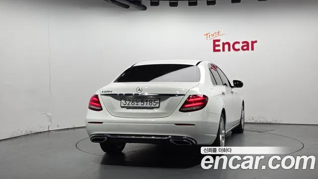 Mercedes-Benz E-Class 2017 — фото 4