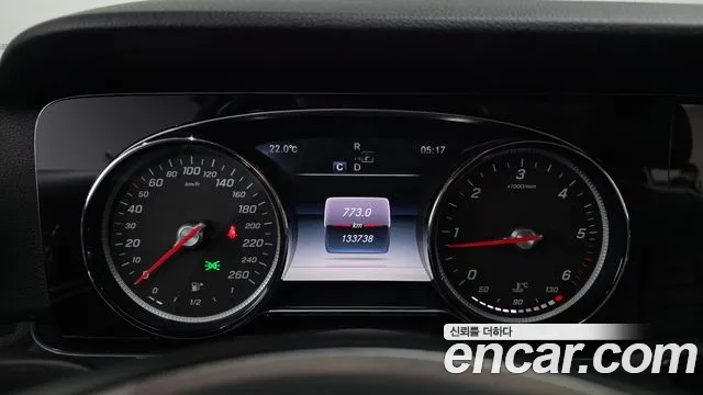 Mercedes-Benz E-Class 2017 — фото 8