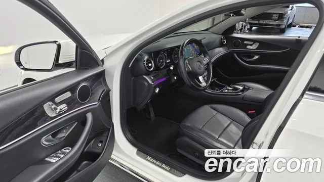 Mercedes-Benz E-Class 2017 — фото 10