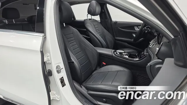 Mercedes-Benz E-Class 2017 — фото 12
