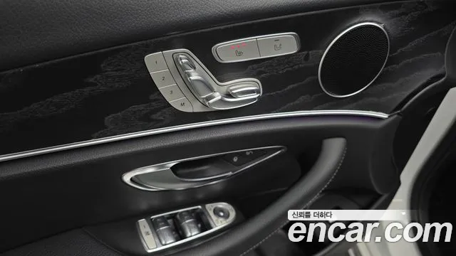 Mercedes-Benz E-Class 2017 — фото 14