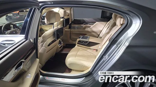 BMW 7-Series 2016 — фото 11
