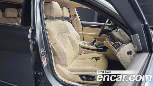BMW 7-Series 2016 — фото 12