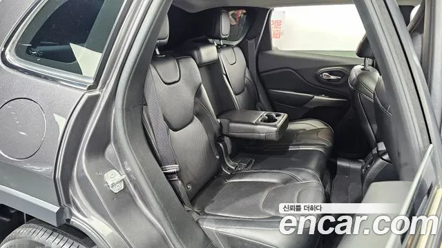Jeep Cherokee 2019 — фото 18