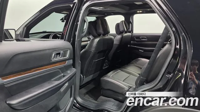 Ford Explorer 2018 — фото 17