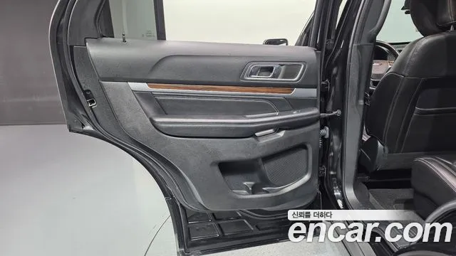 Ford Explorer 2018 — фото 15