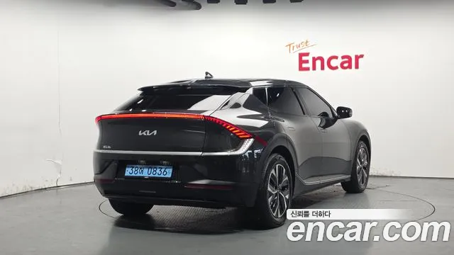 Kia EV6 2023 — фото 2