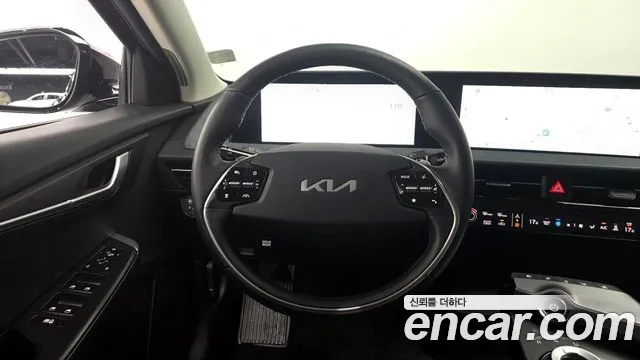 Kia EV6 2023 — фото 18