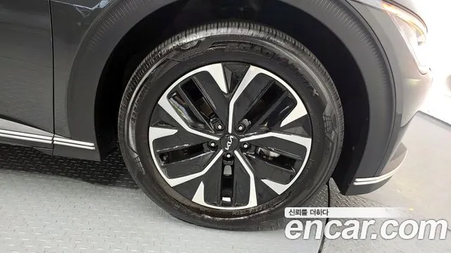Kia EV6 2023 — фото 7