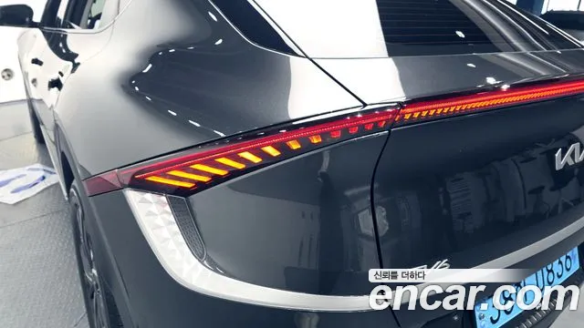 Kia EV6 2023 — фото 9