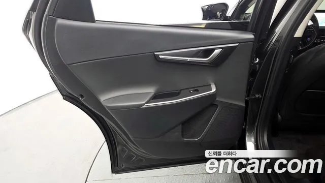 Kia EV6 2023 — фото 15