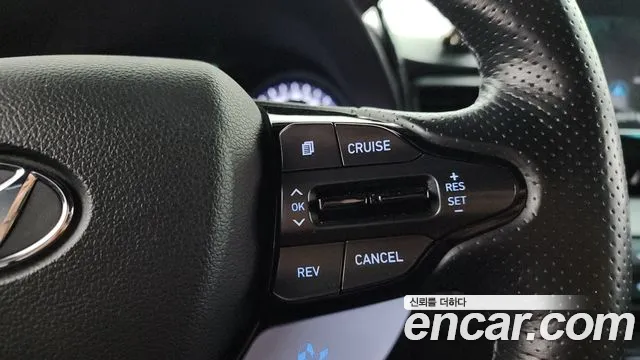 Hyundai Veloster 2019 — фото 16