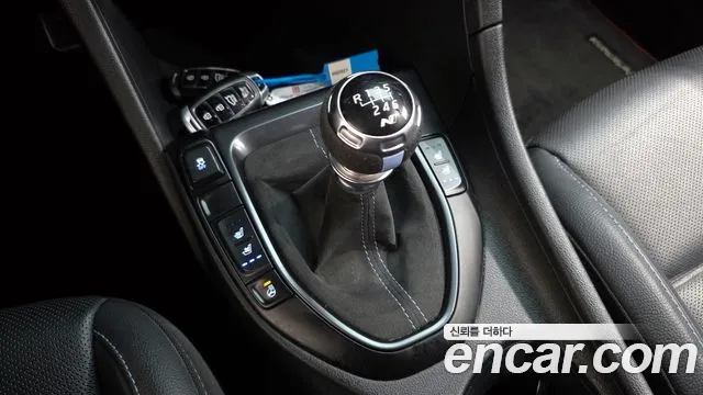 Hyundai Veloster 2020 — фото 12