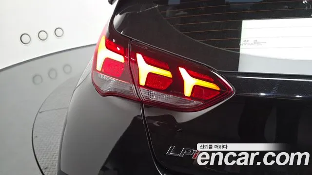 Hyundai Veloster 2020 — фото 9