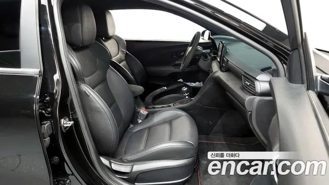 Hyundai Veloster 2020 — фото 16