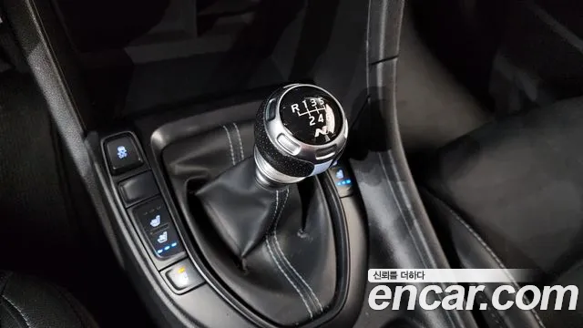Hyundai Veloster 2020 — фото 12