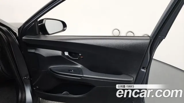Hyundai Veloster 2020 — фото 15