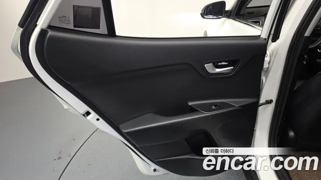Kia Stonic 2018 — фото 15