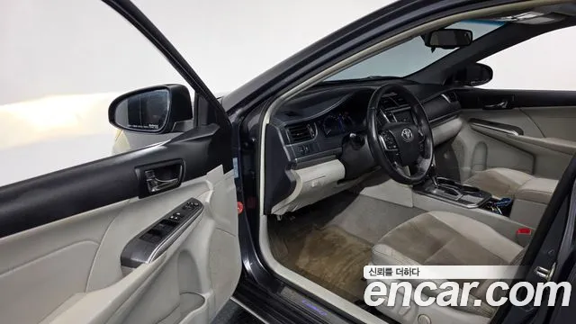 Toyota Camry 2014 — фото 10