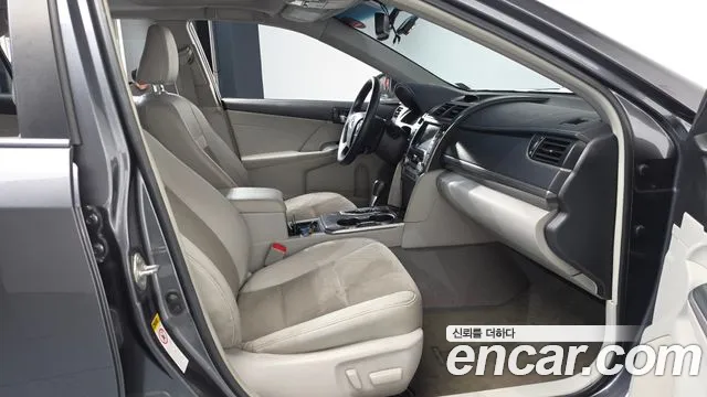 Toyota Camry 2014 — фото 11