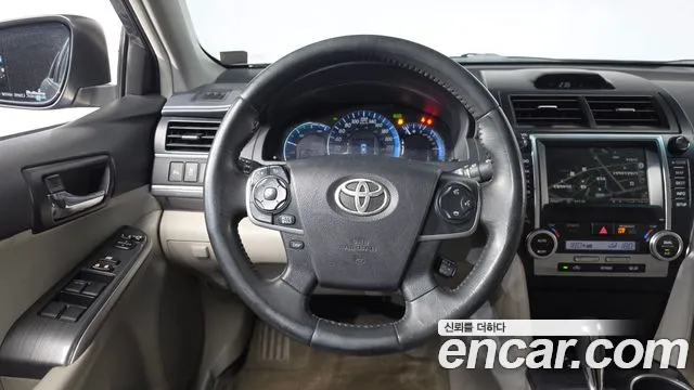 Toyota Camry 2014 — фото 12