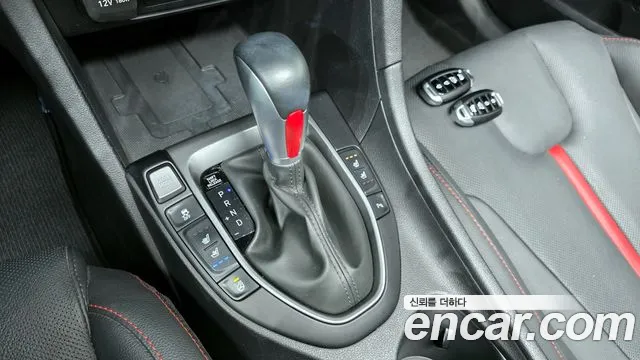 Hyundai Veloster 2018 — фото 12