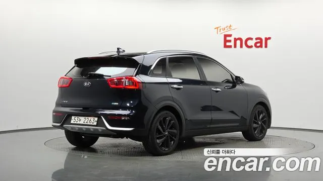 Kia Niro 2017 — фото 2
