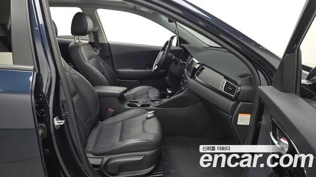 Kia Niro 2017 — фото 10